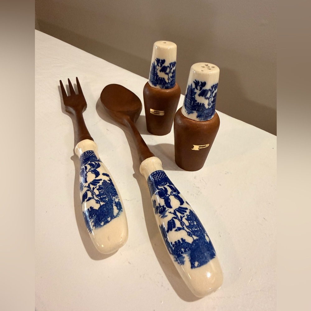 Vintage Wood & Blue Willow Ceramic Salad Set + Salt Pepper Shakers MCM